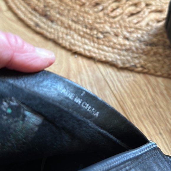 4 Earth by Blowfish W’s chunky sole boots. 7 - Picture 5 of 5